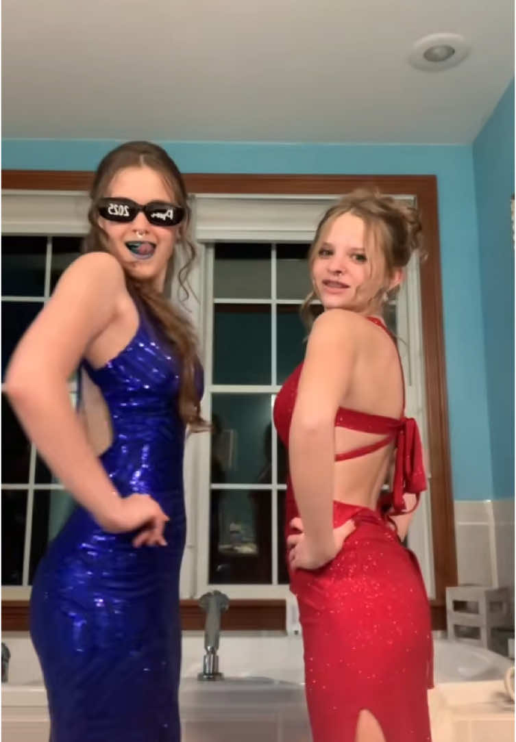 PROMMMM!! #trending #secretaccount #prom #bestfriend #transition #foryoupage #tiktok #zyxcba #blowthisupforme #fyp #fypシ #trend #viral #blowup #blonde #brunette 