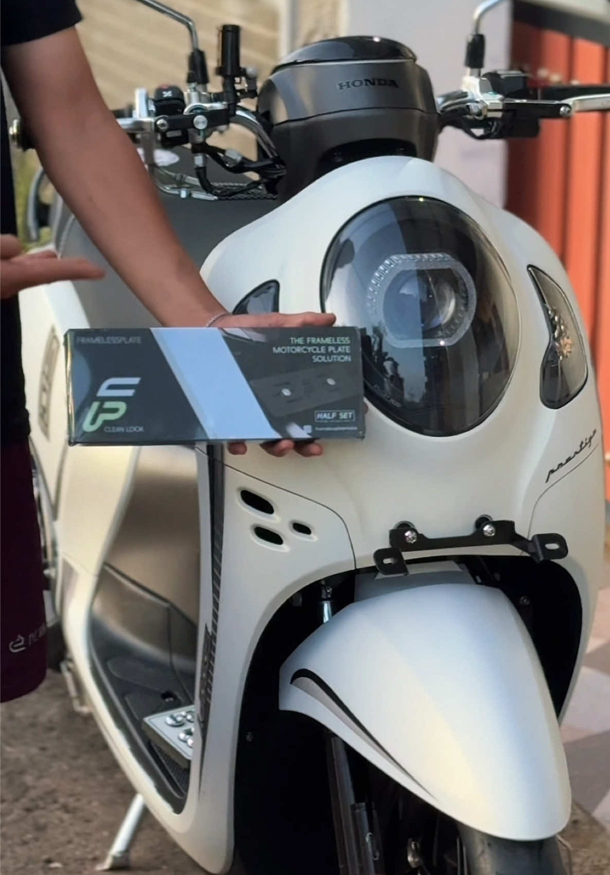 untuk kekuatan jangan diragukan sudah pasti kuat no lepas lepas #dudukanplatnomer #framelessplate #frameless 