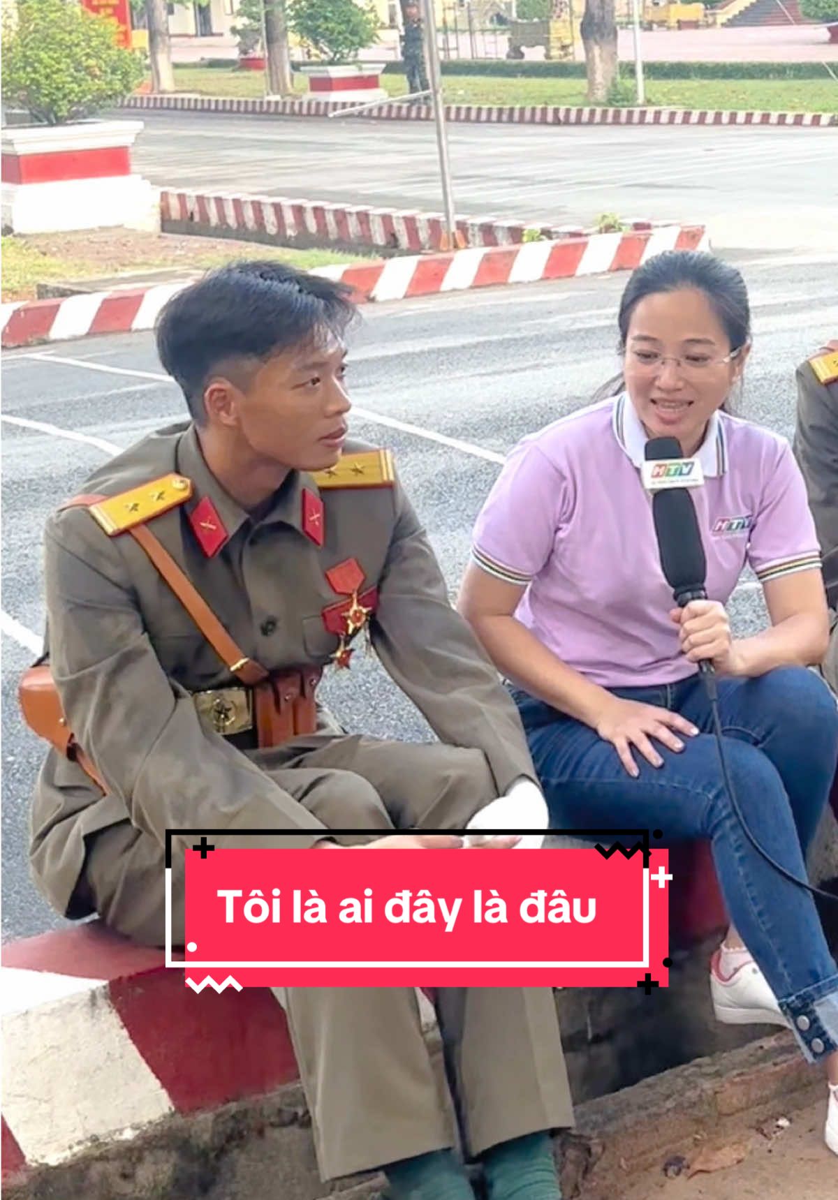 Giây phút mình đứng lên … có thể là hướng nội hết phần đời còn lại luôn 🤪#mchongphuong #htv #mc ##30thang4 