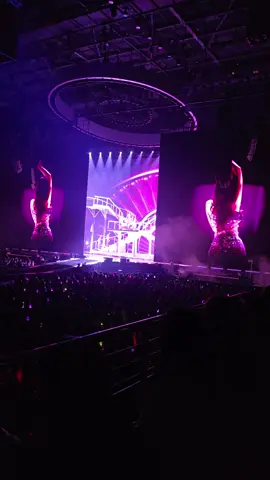 โมเม้นที่น้องญาญ่าร้องเพลงคิสมี ของ lisa คือดีมาก เพราะมาก เต้นดีมาก เพลงนี้เข้ากับน้องมาก น่ารักมากๆ อิจฉาพี่แบร์มีแฟนสวยมากๆ #jeffsatur#jeffsaturredgiantconcert#yayaurasaya 