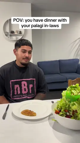 “Dinner will be ready at 5pm” 😳🤣 #fyp #polytiktok #nztiktok #austiktok #palagi #funny #relatable #inlaws #dinner 
