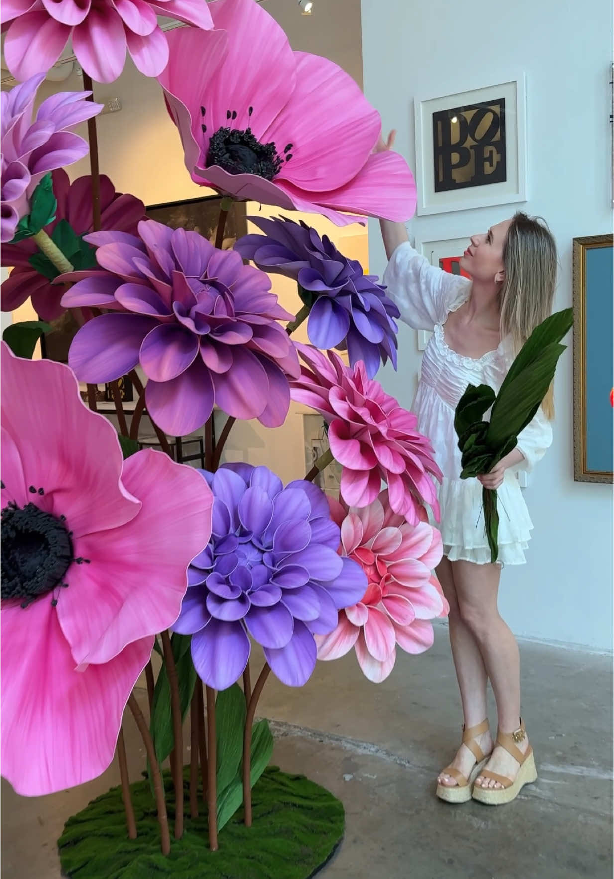 When bouquet is almost ready!  📍@Buckhead Art & Company  #giantflowers #giantflower #giantflowersdecor #paperflowers #paperflowertutorials #paperflower #paperflowerbouquet 