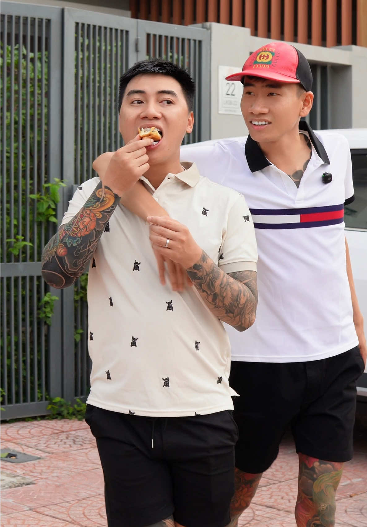 Cơm không ăn ăn bánh bao nói chuyện trên núi không à