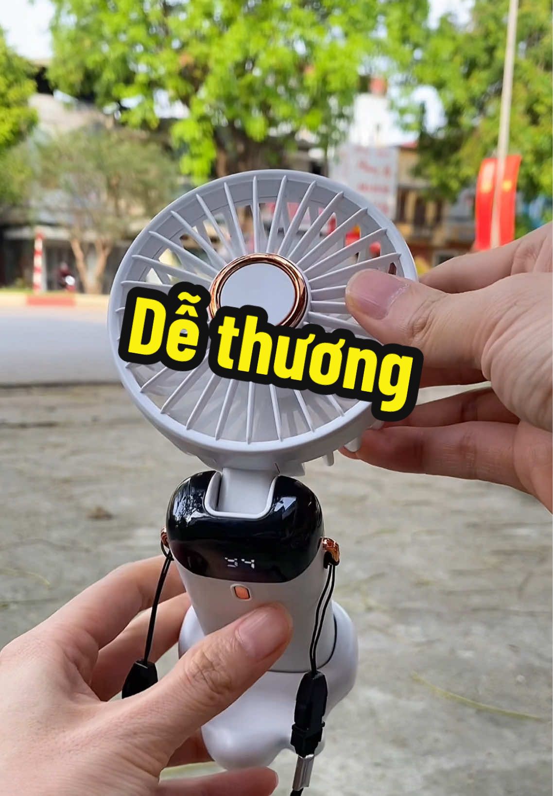 Quạt cầm tay mini pin trâu 4-8h, nay trợ giá chỉ 45xu #quat #quatcamtay #quatcamtaymini #viral #quattreoco 