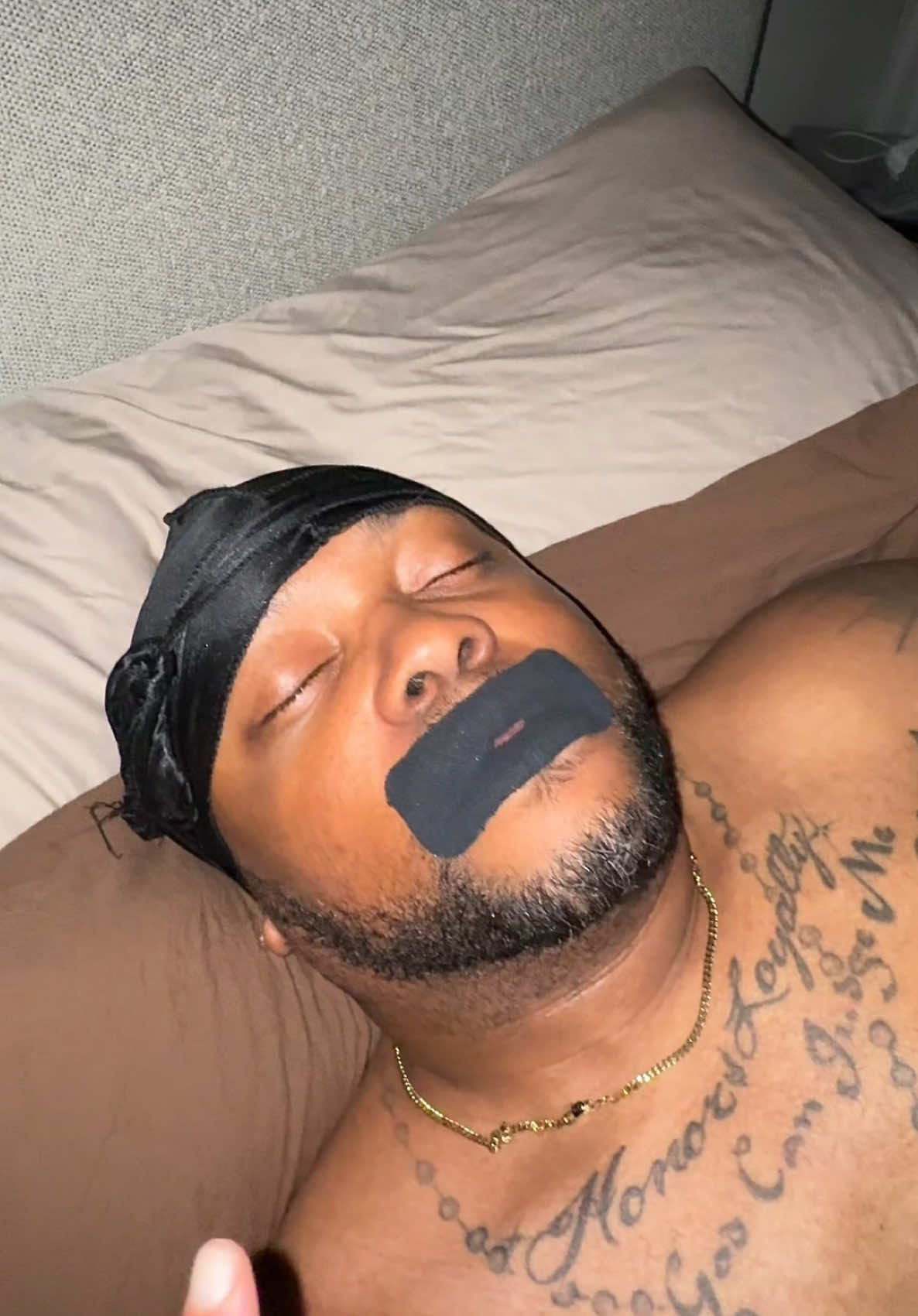 mouth taping is good for sleep quality, cognitive function, and helping you breath through your nose! @GuruNanda LLC #gurunanda #mouthtapesleeping #mouthtapebenefits #sleepquality #cognitivefunctions #mouthbreather #gurunandaglowup #gurunandasuperbrandday #gurunandamouthtape #tiktokshopmothersday #tiktokshopcreatorpicks 