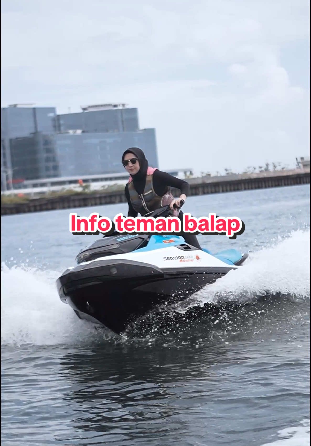 GASSSS NGENG 🌊🏄🏻‍♀️ #jetski #pantailosari #seadosafarimakassar #soundviral #fypage #dronevideo 