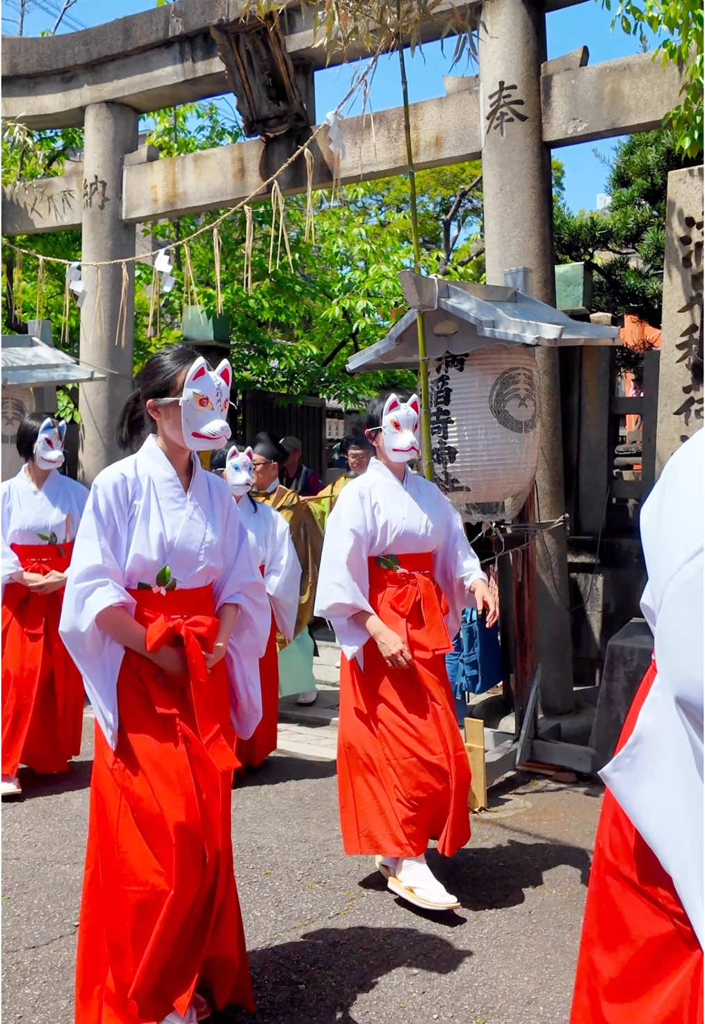 狐巫女に狐のお供、時代装束の行列が氏子町内を巡り歩く #満足稲荷神社神幸祭 #京都の祭事