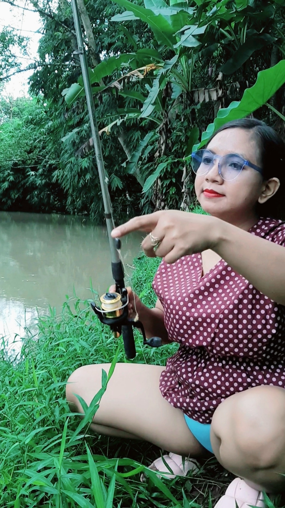 #fishing  #mancing  #sungai  #kampung  #pedesaan  #wanita  #cantik  #janda  #viral  #video  #mancingmania  #mancingambyar  #fishingmania 