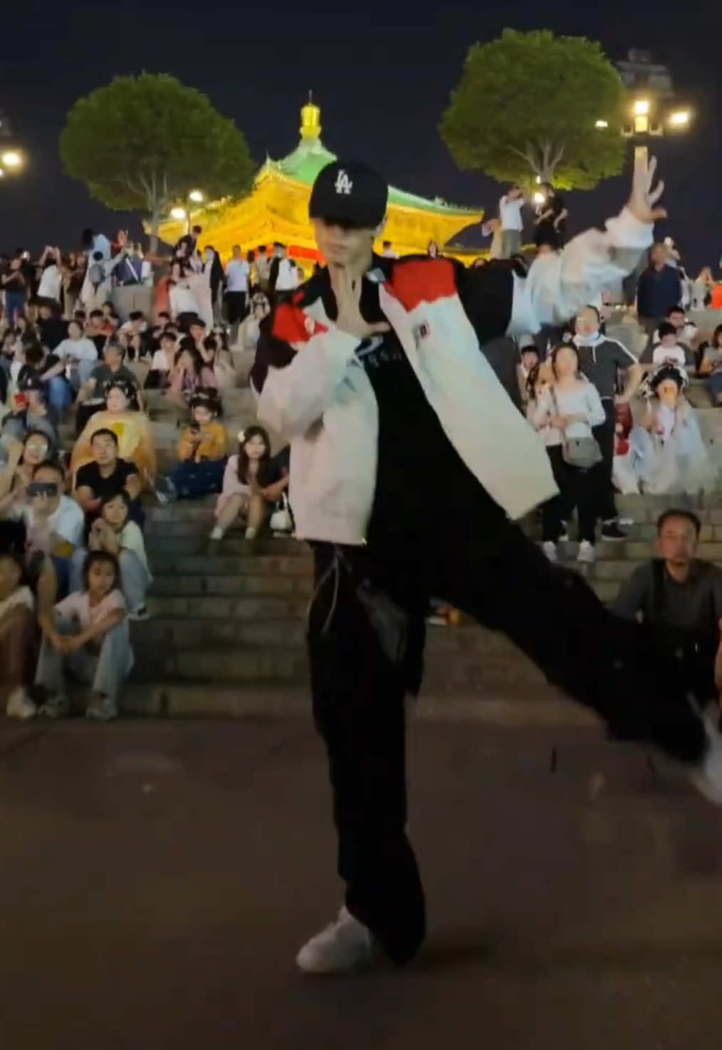 夏天来啦! 一起合拍吧! #风吹一夏 #小孟编舞 #百万运镜 #空翻舞蹈挑战 #抖音潮流舞蹈地图 #dance  #科科🇨🇳  His name is Coco / 科科 Douyin: 990106kk #lovelydance17    #浅跳一下 #populardance #dancechallenge #trendingdance #foryou #douyin #douyin抖音 #douyin_china #douyinboy #boydancer #dance #fypviral #Love #viraltiktok #舞蹈 #like 