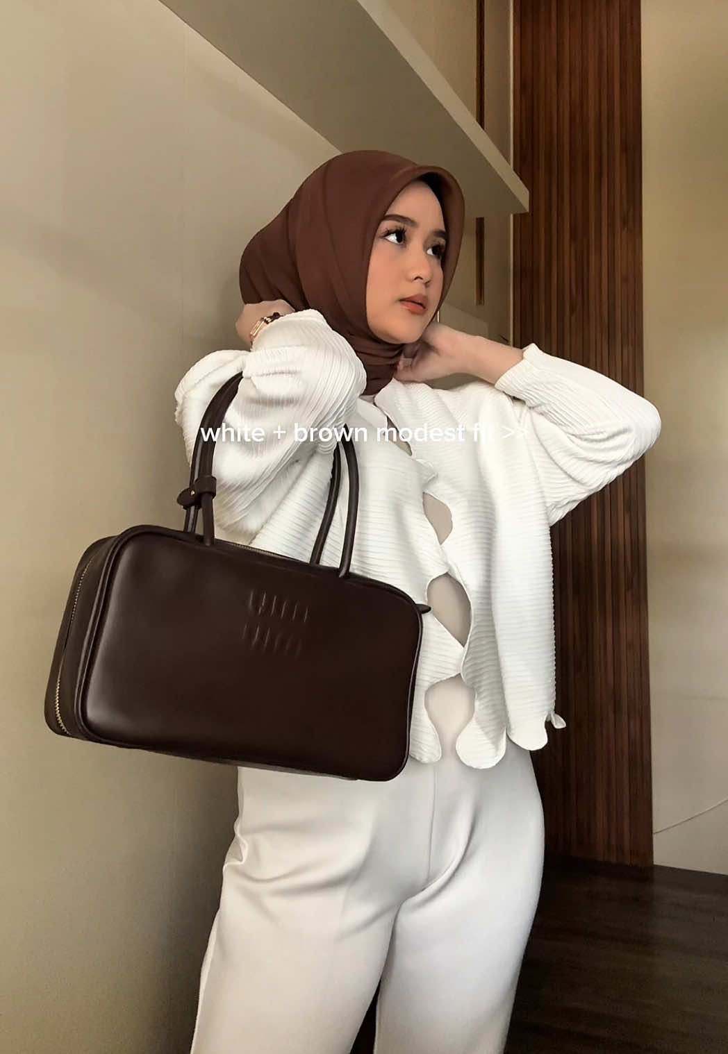 simple white brown outfit inspo ?