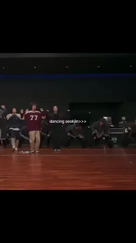 i love watching him dance🙈 #bts #armybts #btsarmy #ji #seokjin #dancing #kpop #fyp 