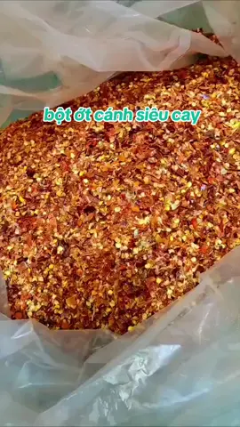 🌶️ CHUYÊN CUNG CẤP ỚT BỘT CÁC LOẠI: - Ớt cánh siêu cay  - Ớt mịn siêu cay  🌶️ Ớt được chế biến từ ớt tươi được phơi sấy khô với quy trình sản xuất đạt vệ sinh an toàn thực phẩm sạch.  🌶️ Ớt bột dùng làm gia vị ướp thực phẩm, đồ nướng, làm tương ớt, sa tế,... Dùng nêm, ướp làm tăng hương vị của món ăn từ món nướng, xào đến các món chiên.... - Đóng gói: túi 1kg. - Bảo quản nơi khô ráo thoáng mát #bộtớt #sieucay #otcanh #otmin #otsieucay #otxiem #otchithien #bototkho #sate #otlamsate