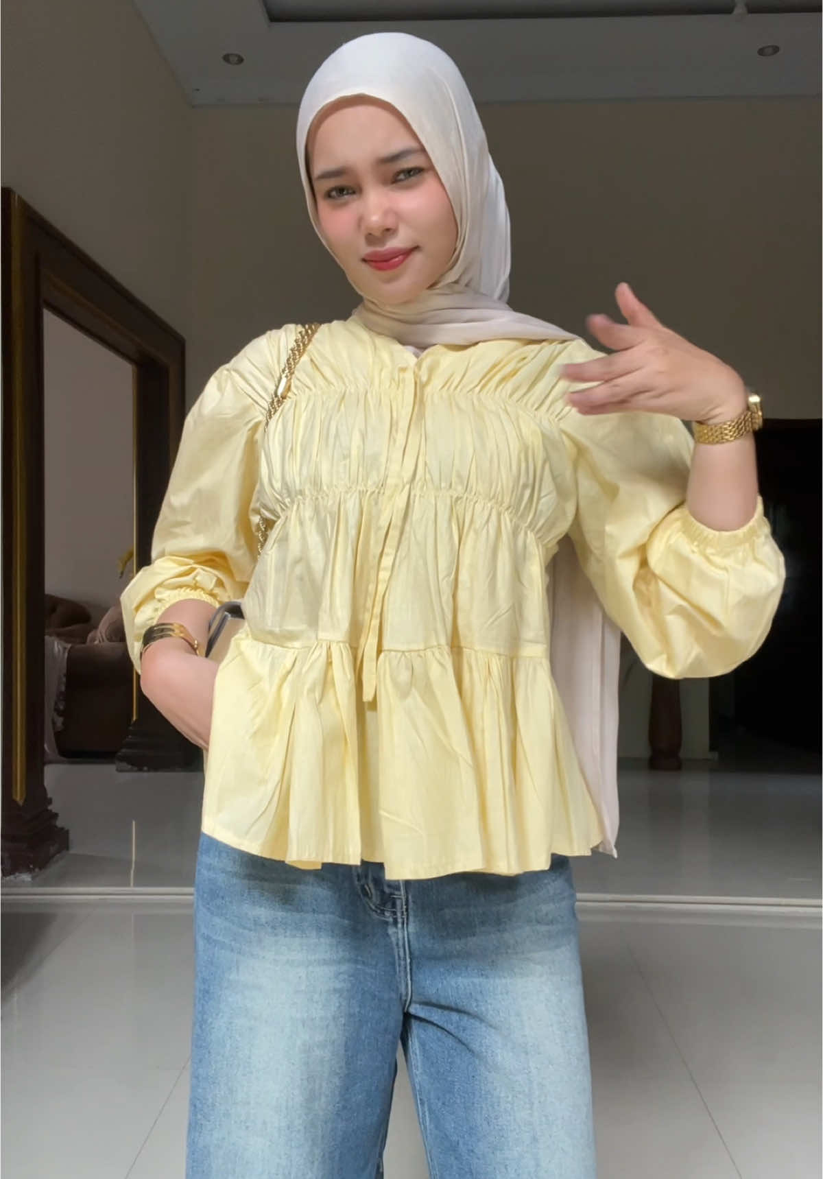 Saran aku CO trs sih blouse ini sblm sold out 😝✨