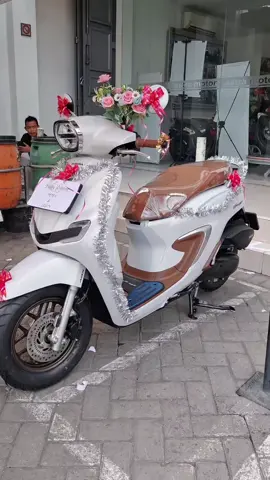 di Astra Motor Tegal bisa request hias motor untuk seserahan / kado ulang tahun lohhhh #seserahanpernikahan #dealertegal #stylo #honda #fyp #fyppppppppppppppppppppppp 