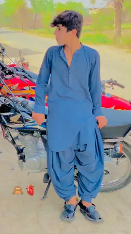 #ایھا بچپن دی تو تصویر تیڈی@Asif Lashari #لاشاری🍁بلوچ🖤✨ #اماااااااان @꧁༒☬𝓜𝓾𝓱𝓪𝓶𝓶𝓪𝓭☬༒꧂ @Nasir lashari @sardarfaisallashari285 