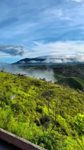 Pangalengan gak pernah gagal bikin jatuh cinta🥺 Punya kenangan apa di pangalengan? #pangalengan #jawabarat #jabar #cukul #sunrise #sunrisepoint 