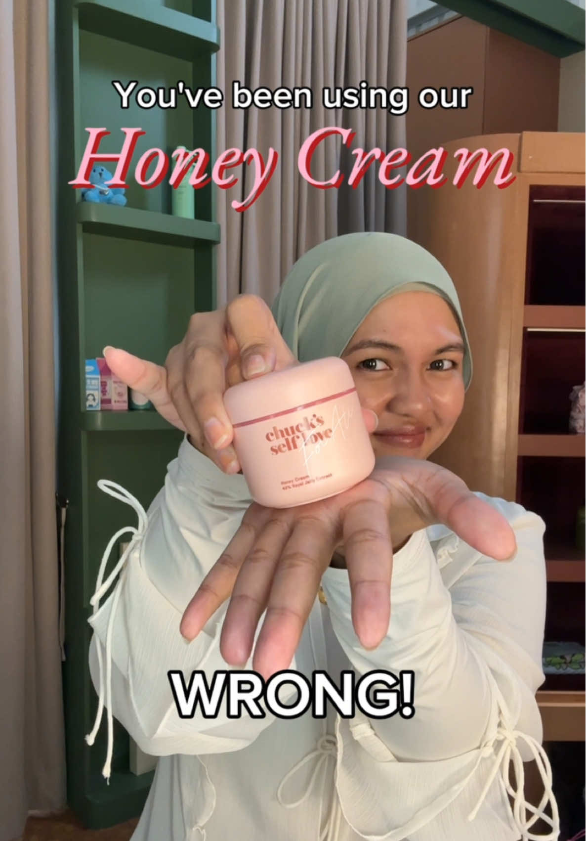 “Your honey cream feels so oily!”  Our honey cream is formulated to provide deep, intense hydration thus the thicker texture! A little goes a long way, though. So experiment on the amount that suits your skin type 🍯 