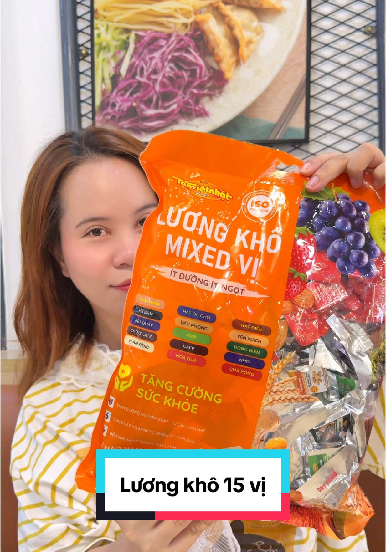 Gấp quá không kịp ăn sáng hay lỡ bữa thì có mấy viên lương khô mini cũng có lý #meberyne #review #food #mukbang #luongkhomini #luongkhomixvi #luongkho15vi 