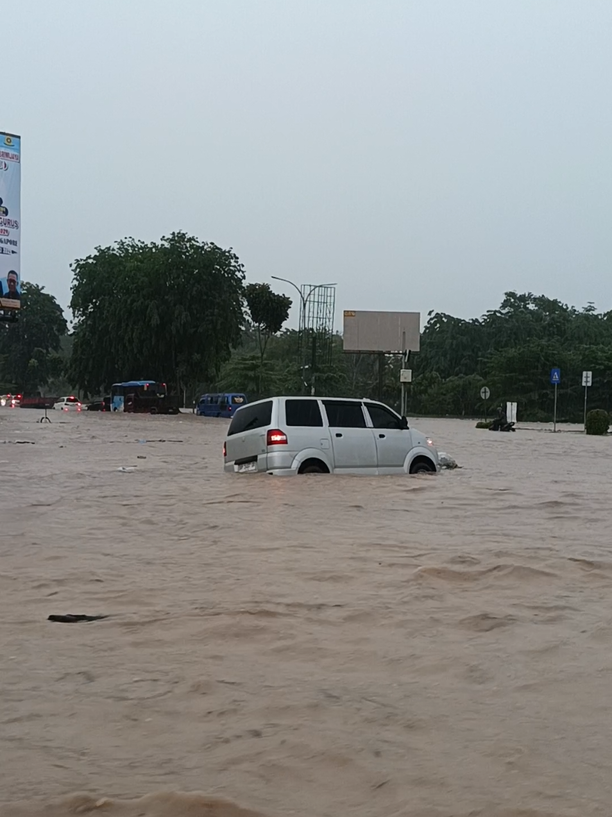 #banjir  #banjirbatam  #keprimall  #bencanabatam  #musibahbatam  #batamtiktok  #batamviral 