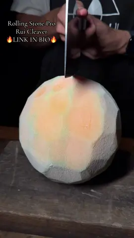 Jewel melon vs Rui Cleaver. #fyp #satisfying #knife #knifesharpening #knifesharpener #frozen #melon #cleaver #kitchenknives #KitchenHacks #japaneseknife 