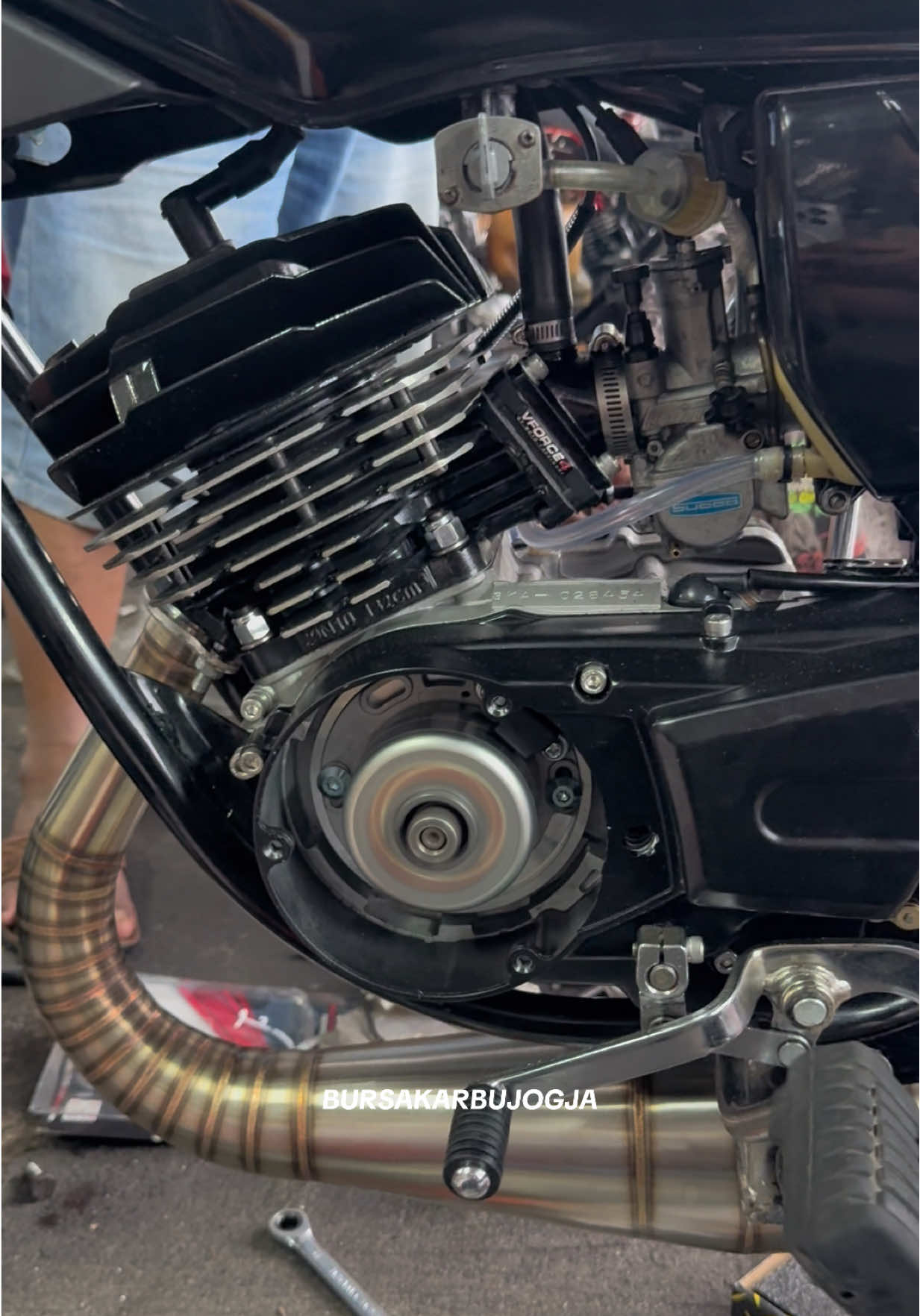 “pertanda apa ya” Kalo di GEBERR ban nya muter sendiri . Lebih lanjut bisa langsung WA 0877.3854.3875 atau klik saja https://linktr.ee/BKJ.order.#rxking #cc #rxkingindonesia #rxkingmodifikasi #rx #rxkingnusantara #yamaha #stroke #tak #rxkingclub #rxkingbandung #rxkingjogja #yamaharxking #rxz #indonesia #rxkingmedan #rxkingjakarta #rxkingindependent #yrki #takindonesia #f #yamaharxkingindonesia #zr #rxspesial #rxkingviral #rxkingkalimantan #ninja #yamaharx #rxkingroadrace #bursakarbujogja 