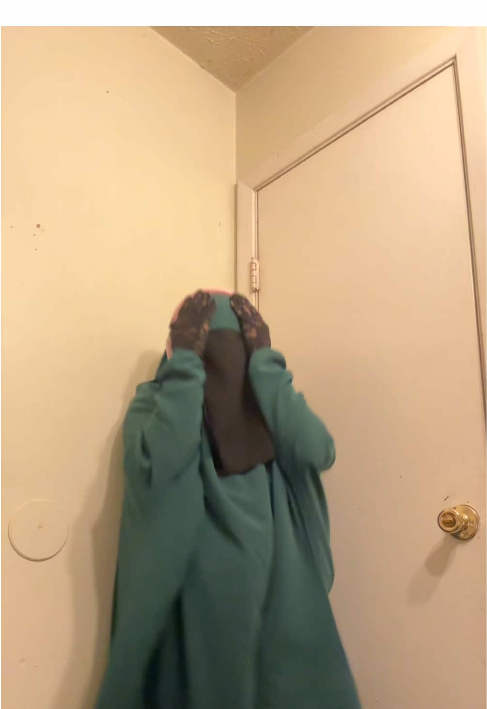 Me dodging the “jesus loves you” and the “sister delete this” comments😭😭😭😭I love the ones that just let me liveeeeee😖😖😖😖😫😫😫 #fypシ #hijabi #modesty #fypage #modestfashion 