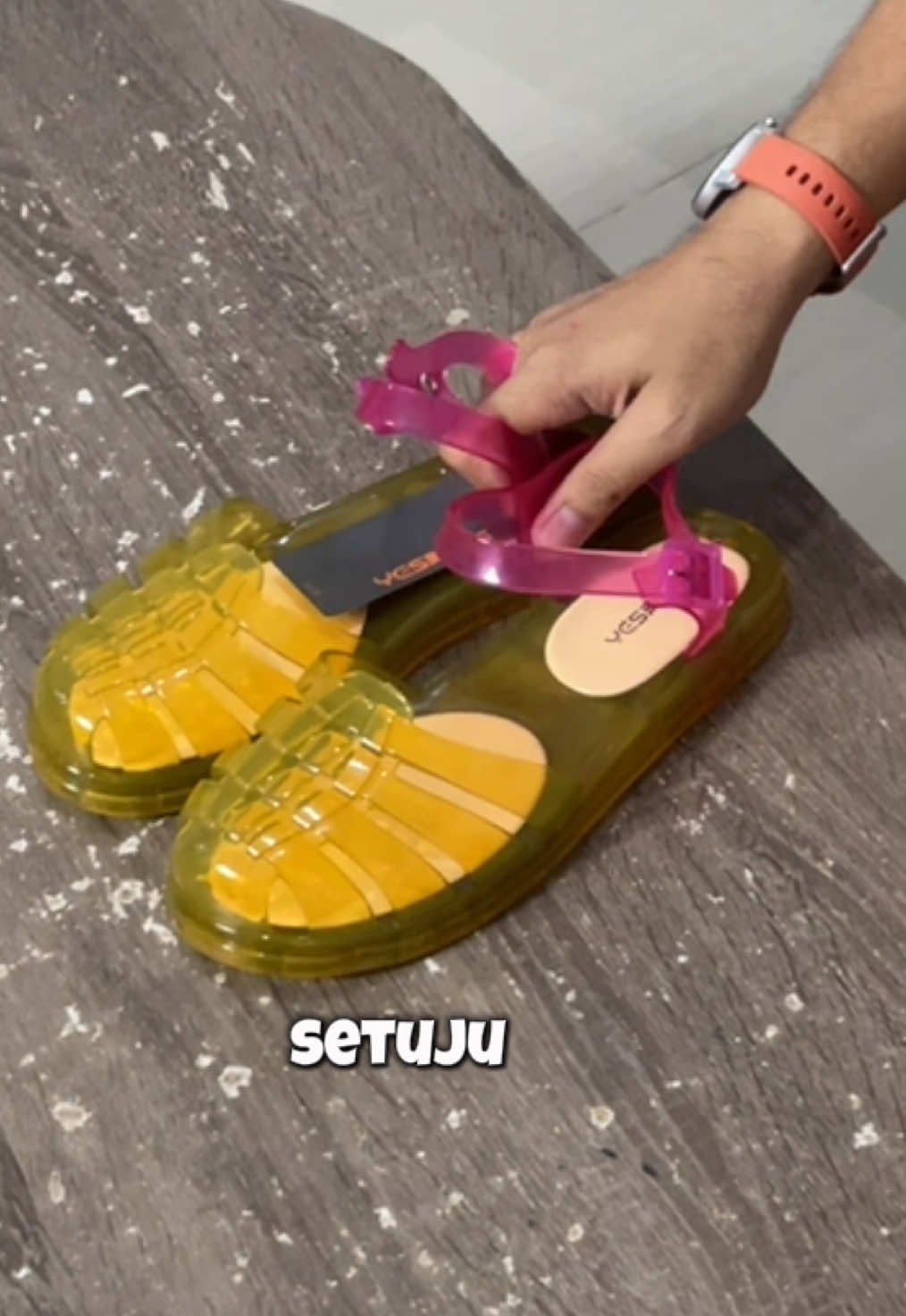 Sandal jelly wanita model sepatu sandal ini lagi promo guys, tapi harganya dapat berubah sewaktu-waktu. #sandalmurah #sandalkaret #sandalwanita #sandaljelly #wibgajian 