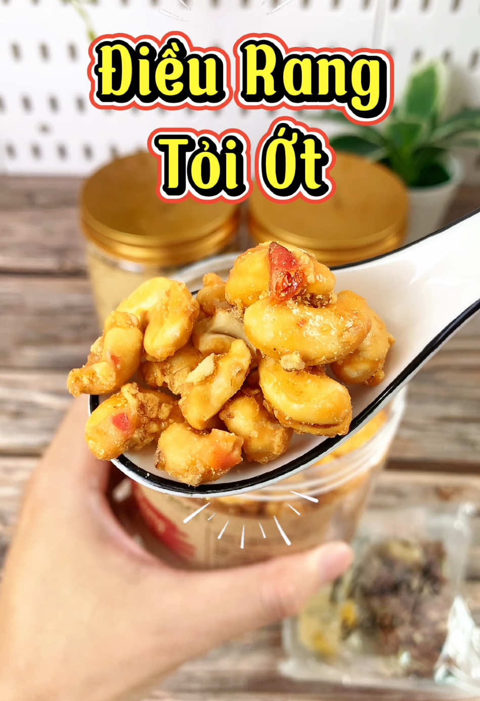 Hạt Điều Rang Tỏi Ớt nhà Go Nuts thật sự ngon lạ miệng mọi người đã thử???✨🧄🌶️✨ #gonuts #hatdieu #hatdieurangtoiot #dieurangtoiot #hạtđiều #food #muataitiktok #anvat #reviewanngon #monngonreview #tiktokshop55 #sanflashsalesieuvui 