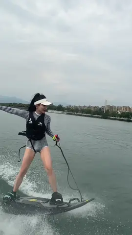 Summer is here, let's go surfing #electricsurfboard #watersports