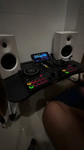 Dj là nơi để sáng tạo#bandjgiare #cachchoidj #pioneerdj #ddj200 #nhạccangđét 