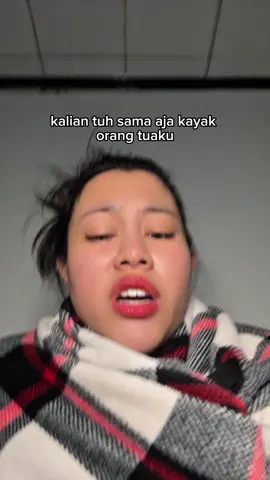 Biar ga di kamar terus kan? 🤡@yatscolony 