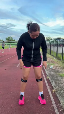 You must try this one #kneeprotector #kneesupport #patellaband #fyp 