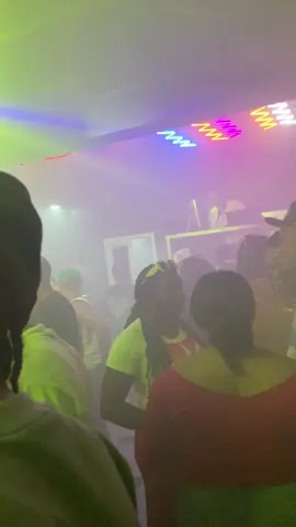 El champiñón ❌Chevere  Se está pegando el tema  Dj Brayan D, GÉNESIS BAR 🔥 https://youtu.be/QUw1Rf5JPr4?si=My7jsxhmMo5cV09S Dios te bendiga 🍫