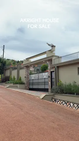 Akright House For Sale At 900m Ugx or $245k slightly Negotiable. ☎️0755515243 It has 4 Bedrooms,6 Bathrooms,huge living room and dining area,great and beautiful interior workmanship,a stunning fully furnished kitchen,kitchen,savants quarters,ample parking yard and it’s within a great beautiful neighborhood.