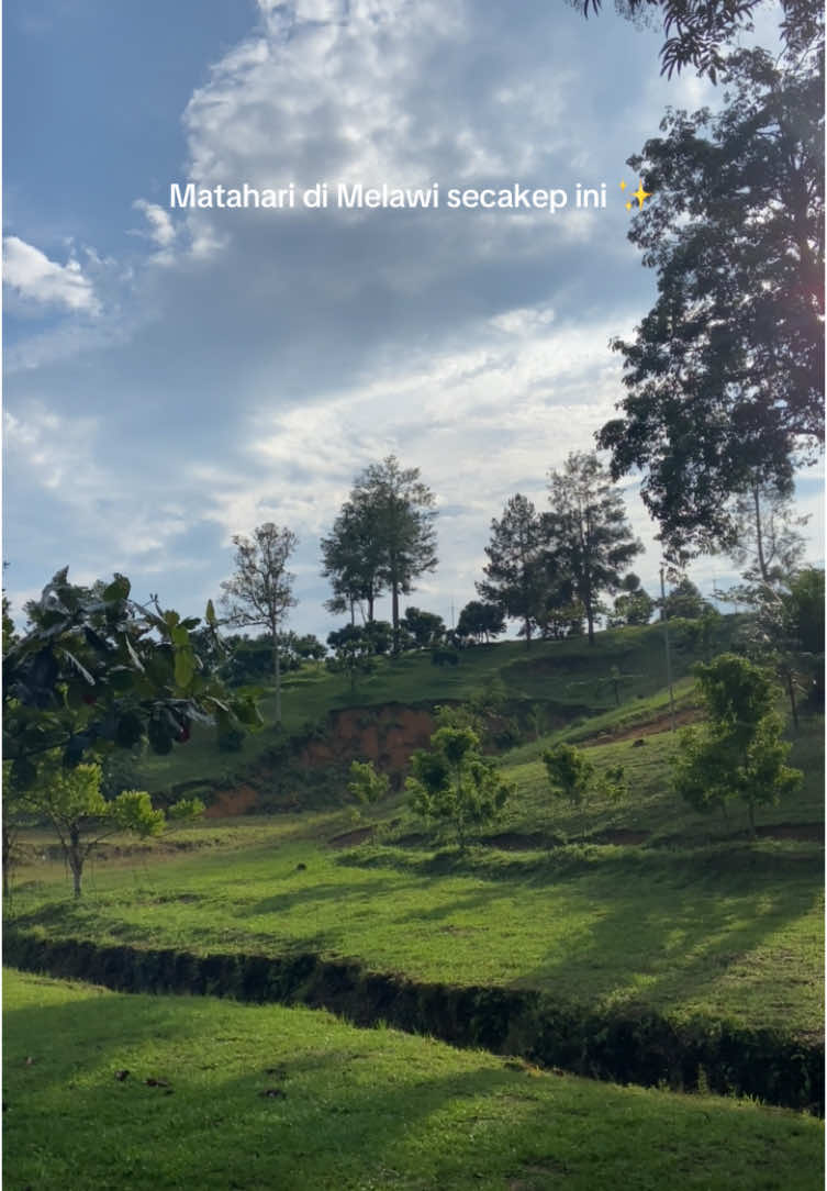 📍Lokasinya di Bukit Teletubies (kalau di maps bisa search: bukit Tahalut), Melawi, Kalimantan Barat #wisatamelawi #melawikalbar #nangapinoh #wisatakalbar #sintang #wisatasintang 