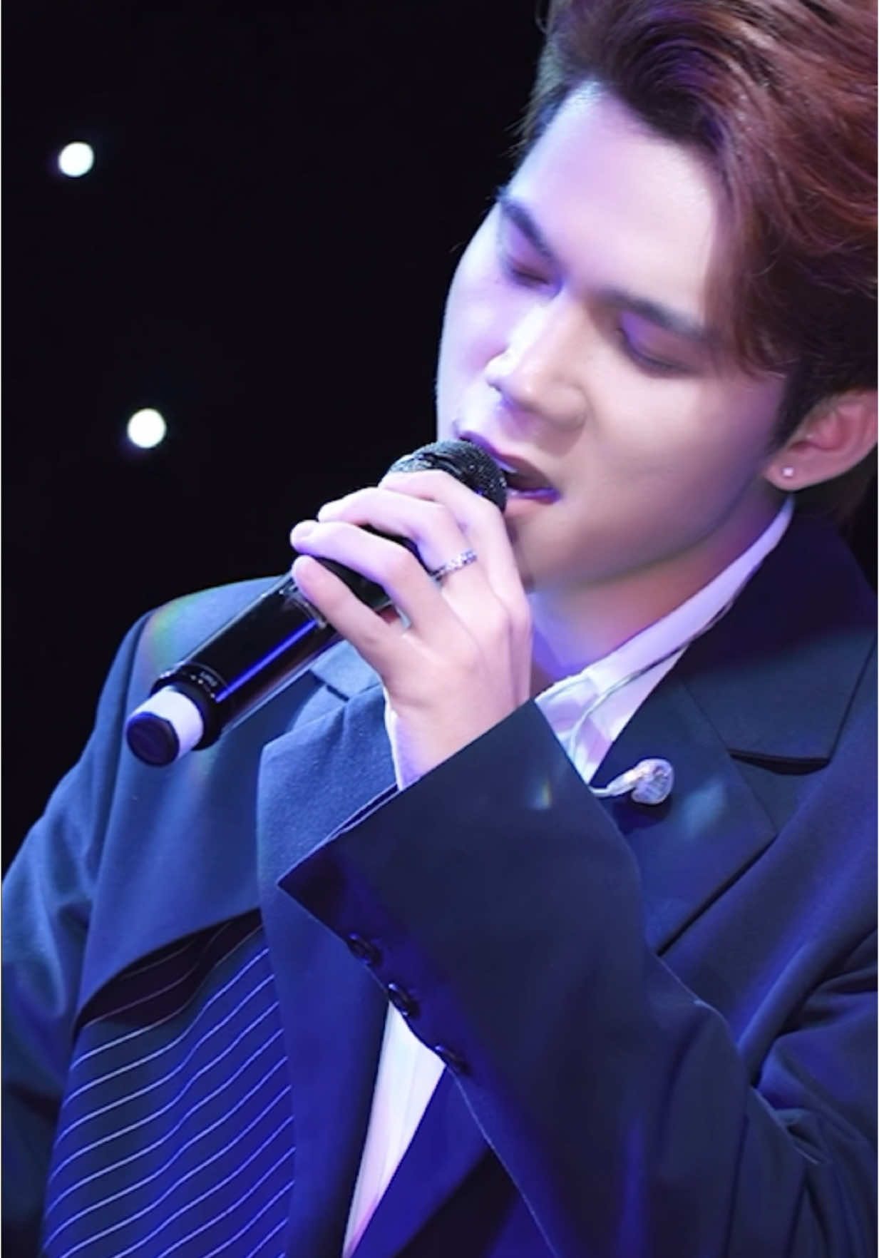 Trời lạnh làm sang đông, mưa tuyết tả tơi… #muatuyet #thanhdat #dothanhdat #jimmynguyen 