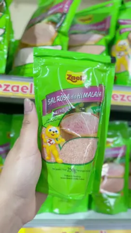 O sal secreto dos chefs tá na sua mercearia do dia a dia! Não subestime esse pozinho rosa: o Sal Rosa do Himalaia Fino Zaeli 250g transforma até o básico em algo especial ✔️ 100% natural ✔️ Sem aditivos ✔️ Rico em minerais e com uma cor linda! 💬 Já experimentou? Conta aqui se você também sentiu a diferença no sabor! Ou marca quem AMA um temperinho diferenciado 👇 #SegredoDosChefs #Receita #DicaDeCozinha #Tempero #VemproSNE #Gastronomia