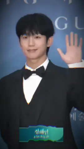 Haein đã tới!! *ai tinh ý sẽ thấy vest ngoài+nơ nhìn hơi quen:)) #junghaein 