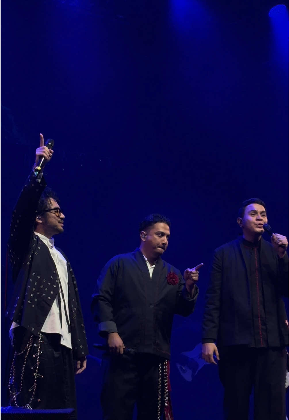playlist harianku di satu panggung 😖🤍 #tulus #kuntoaji #salpriadi #dere #idgitaf #samasamatur #samasamaturbandung #tursamasama #mercusuar 