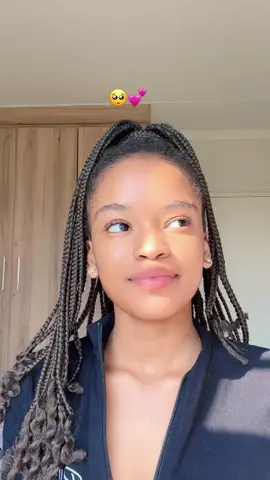 Don’t mind my hair 😭✋