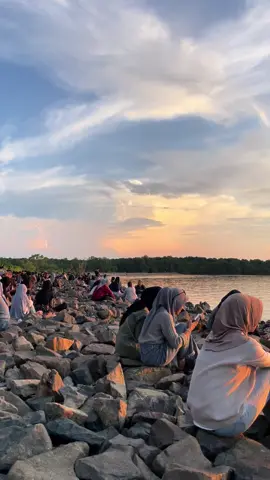 sunset + mangu best✨.  #fyp #fyppppppppppppppppppppppp #pantaimarina #batam #berandatiktok 