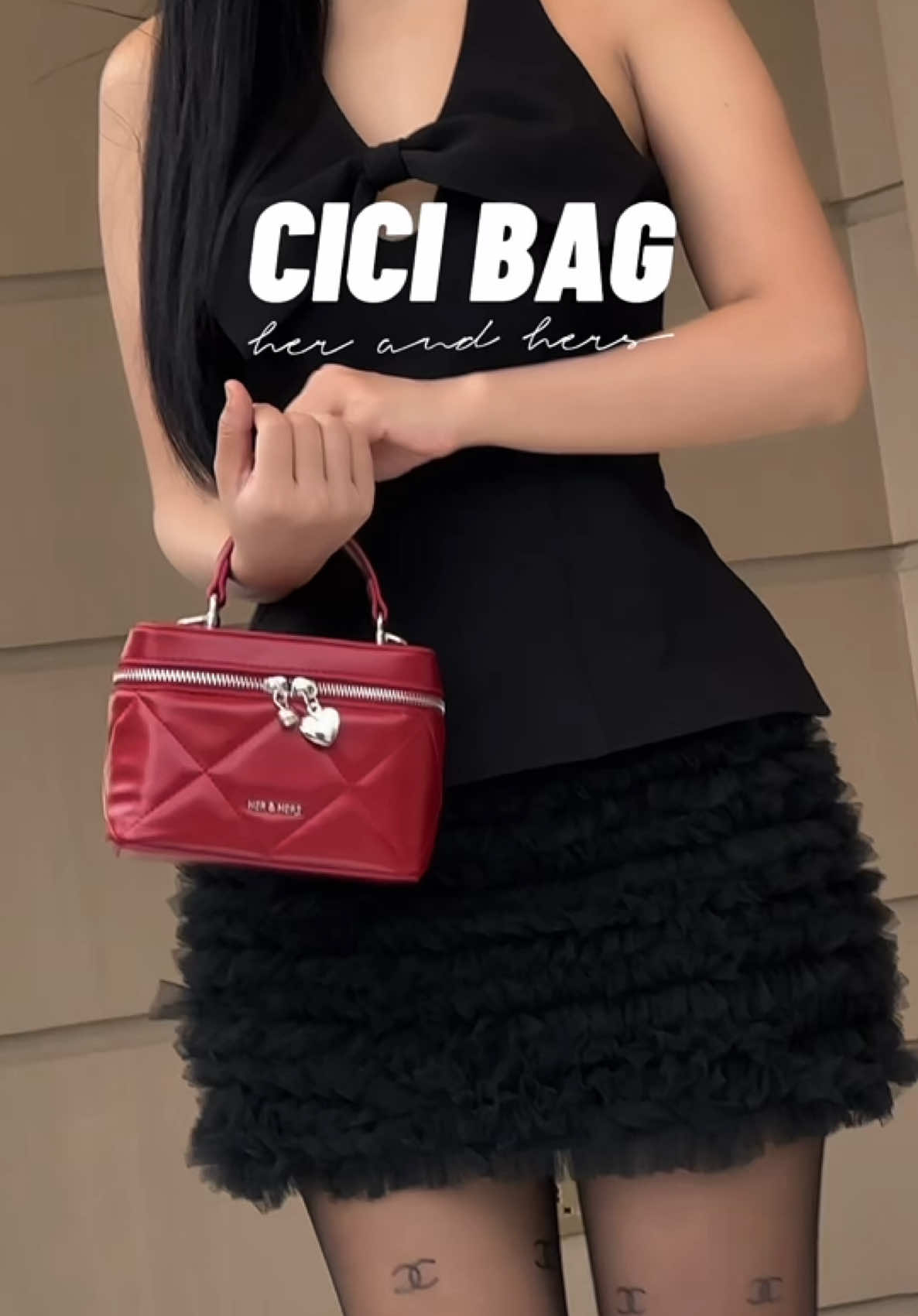 Màu đỏ là signature của mùa hè đúng khum các bàaa #herandhers #herandhersshop #fyp #tuixachnu #cicibag 