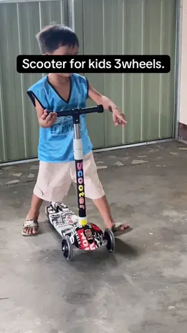 Perfect sa mga toddlers basta kaya na nila with adjustable yan at matibay #scooter ,#scooterforkids ,#scooter3wheels, #Fitness, #balancedtraining, #balance,#forkids ,#dyi,#trending 