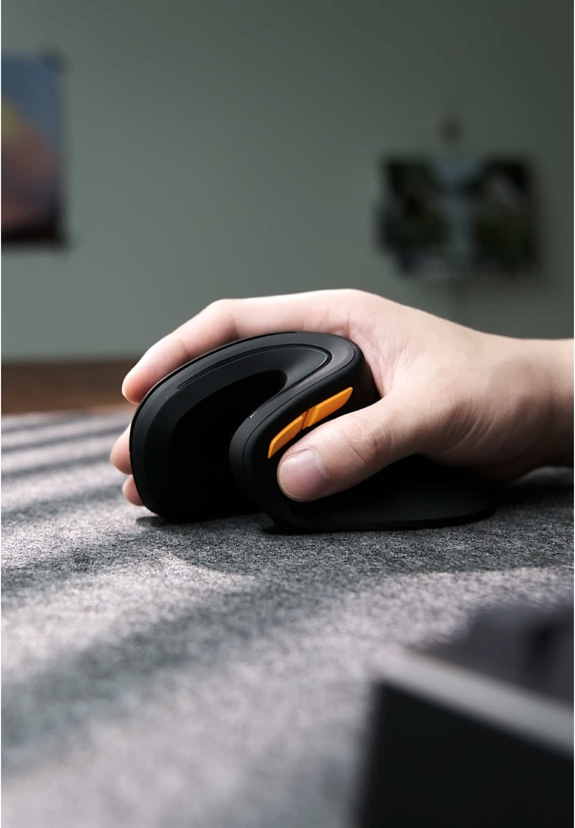 The mouse that finally saved my wrist.#mouse #verticalmouse #Tech #protoarc #gamingmouse #gamingaccessories #tiktokshop #fyp 