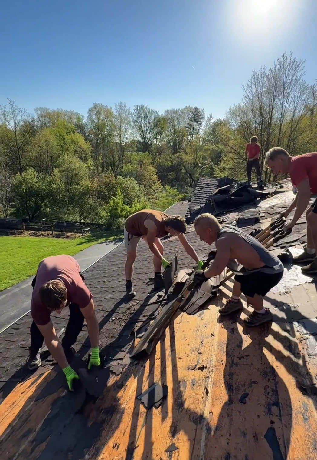These guys don’t mess around! #roofing #TearOff #RoofReplacement 