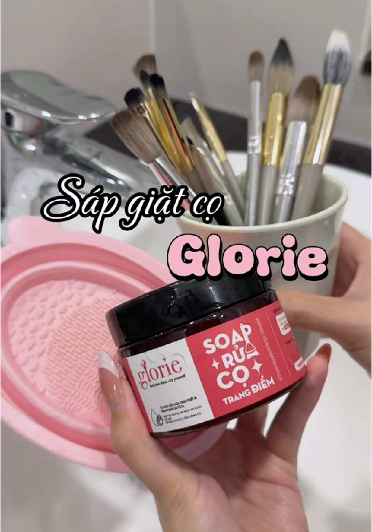 Có em này chăm giặt cọ hẳn, nhanh mà tiện lắm 💓 #giatcotrangdiem #soapruacoglorie #sapruaco #giatcomakeup #glorie  