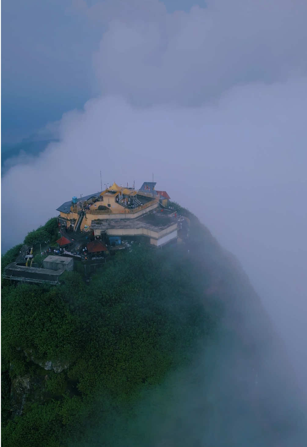 මිහිපිට දෙවුලොව 🙏 