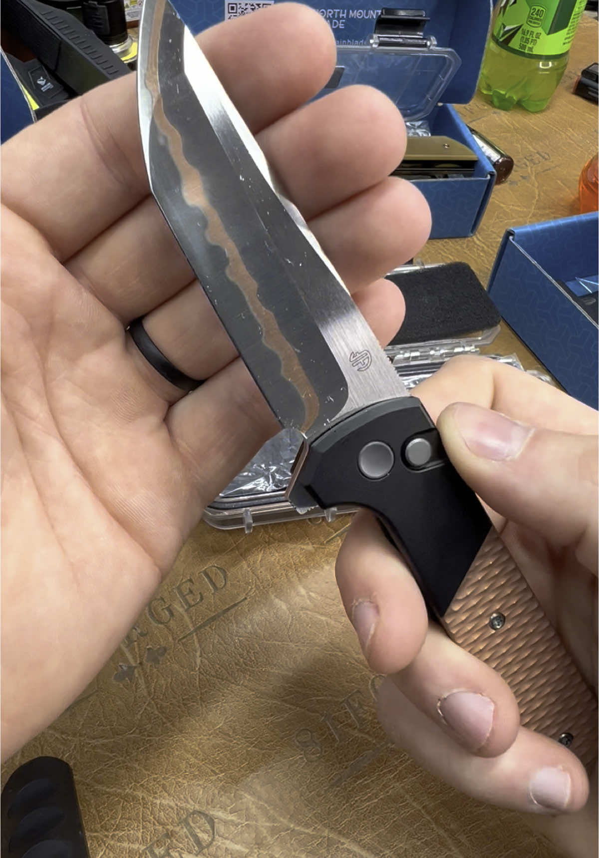 @North Mountain Blade #northmountainblade #chop2 #chop #damascus #sanmaiknife #copper #button #edc #edcgear #knife #knives 