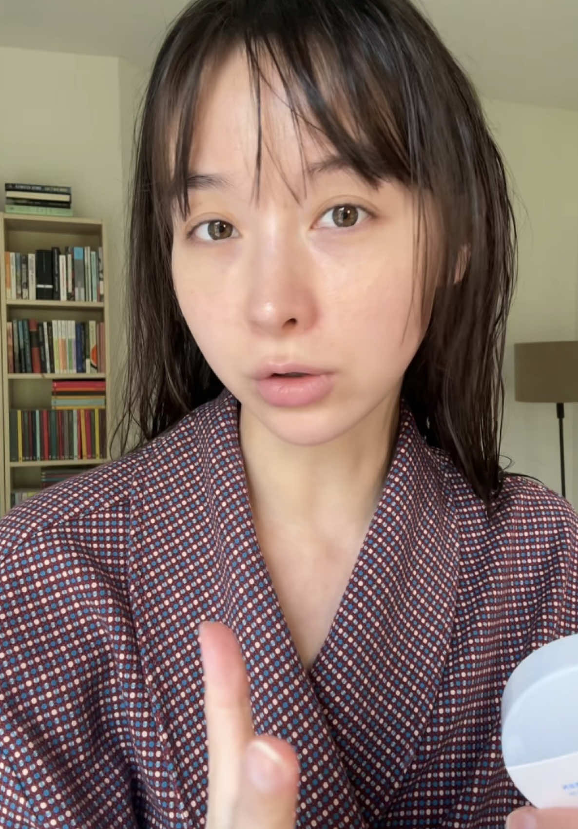 #draltheapartner ad Comparison of Dr. Althea’s two new sunscreens ☀️ - Aqua Glowing Sunscreen - Green Tea Fresh Sunscreen #dralthea#sunscreenrecommendation#koreansunscreen#skincare#summerskincare#sensitiveskin