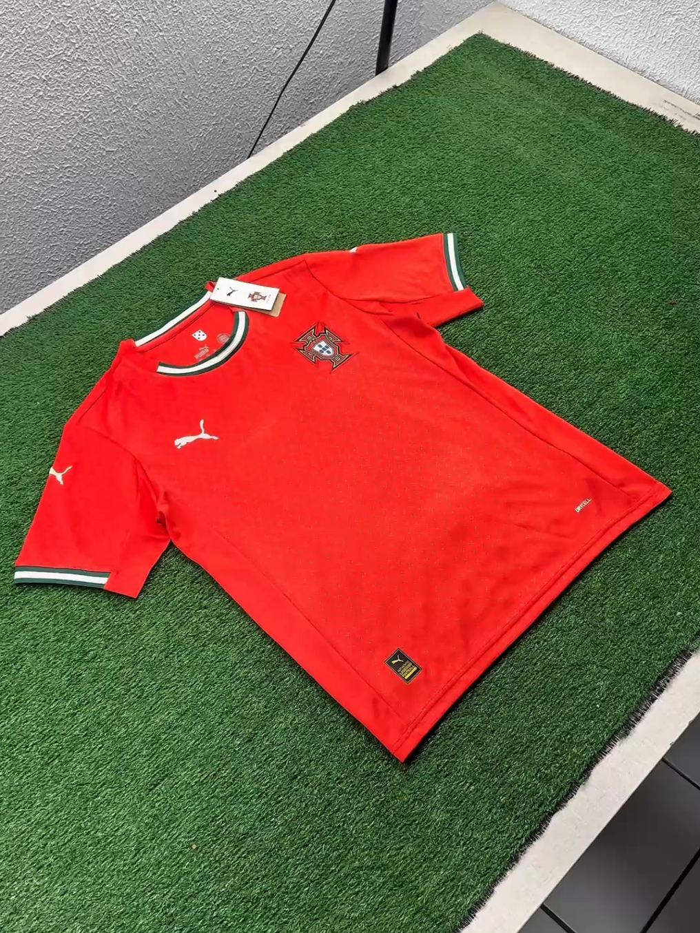 🎯 Camisa Portugal Home 25/26 ✔ Edição oficial da temporada – Ideal para quem vibra com Portugal. 🏆 Versão torcedor.  👕 Tamanhos: P ao 2XL  💲 Apenas R$ 130,00   📦 Entrega de 3 a 7 dias pra todo o Brasil!   ⚡ Corre e garanta a sua agora. ✅ #portugal #portugal🇵🇹 #portugalviral #viraltiktokvideo #cr7cristianoronaldo #cr7fans #goat🐐 #puma #pumafootball #europe #europa #brunofernandes 